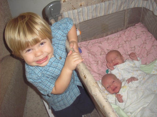 06/21/09 - Reed checks on his sisters for us